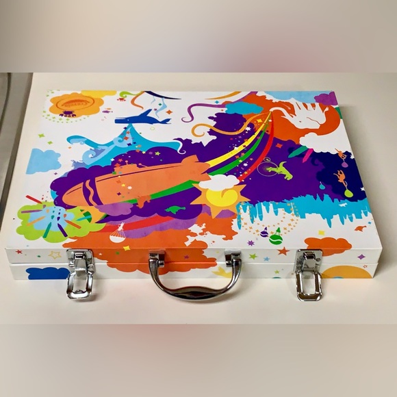 CRAYOLA 124 Piece Crayon Marker Colored Pencil Illustrated Kit Carrying Case Set - Picture 4 of 15